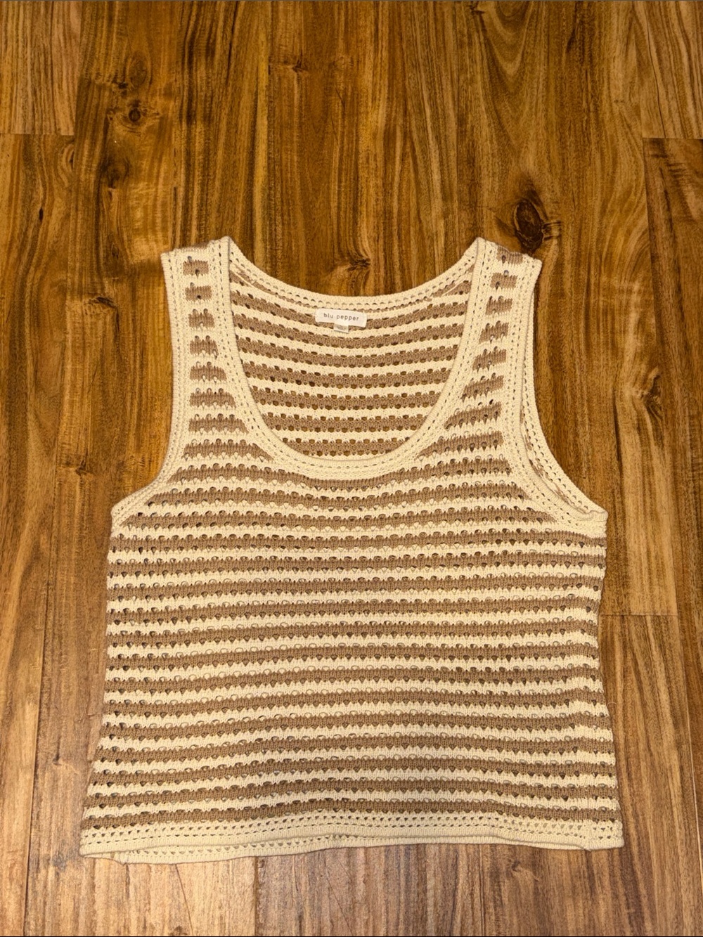 Blu Pepper
Women
Large
Open-Knit Striped Tank top Cream tan Light Brown